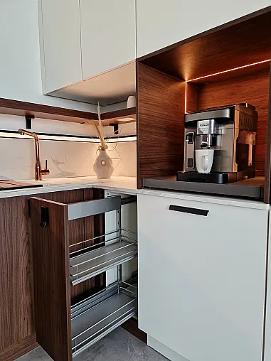 Weiß mit eleganter Holzoptik begeistert