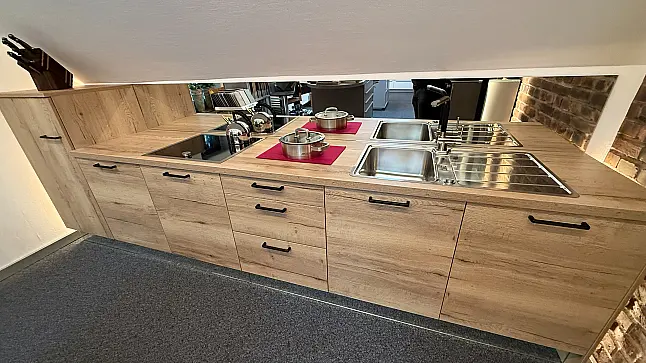 GLÜCKSGRIFF - 362cm Küchenzeile mit allem Drum-und-Dran mit Gaggenau-, Siemens- und Neff-Geräten