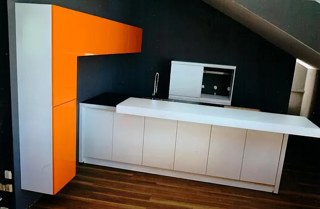 Alpha Lack Weiß und Orange Hochglanz