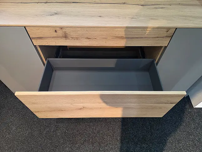 Elegantes, zeitloses Sideboard - Schubkastenschrank und Abdeckboden mit edlem Echtholzfurnier - Exklusives Messestück