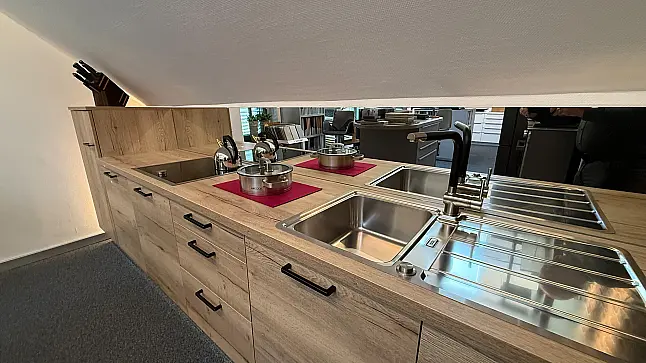 GLÜCKSGRIFF - 362cm Küchenzeile mit allem Drum-und-Dran mit Gaggenau-, Siemens- und Neff-Geräten