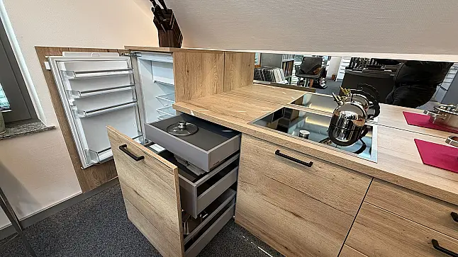 GLÜCKSGRIFF - 362cm Küchenzeile mit allem Drum-und-Dran mit Gaggenau-, Siemens- und Neff-Geräten