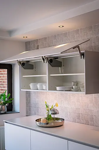 Edle Design Inselküche mit Gaggenau Elektrogeräten &amp; Silestone Arbeitsplatte