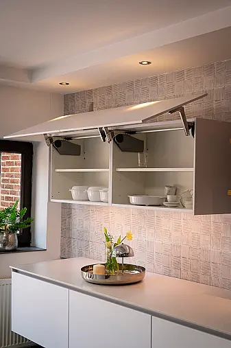 Edle Design Inselküche mit Gaggenau Elektrogeräten &amp; Silestone Arbeitsplatte