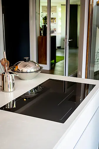 Edle Design Inselküche mit Gaggenau Elektrogeräten &amp; Silestone Arbeitsplatte