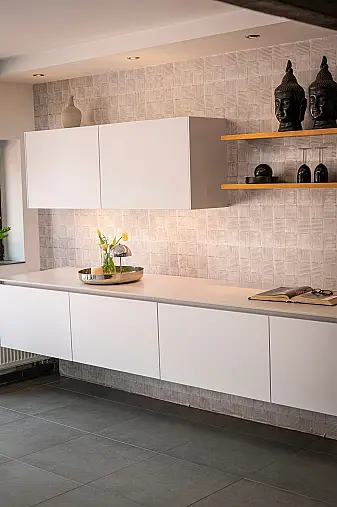 Edle Design Inselküche mit Gaggenau Elektrogeräten &amp; Silestone Arbeitsplatte