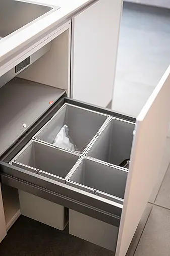 Edle Design Inselküche mit Gaggenau Elektrogeräten &amp; Silestone Arbeitsplatte