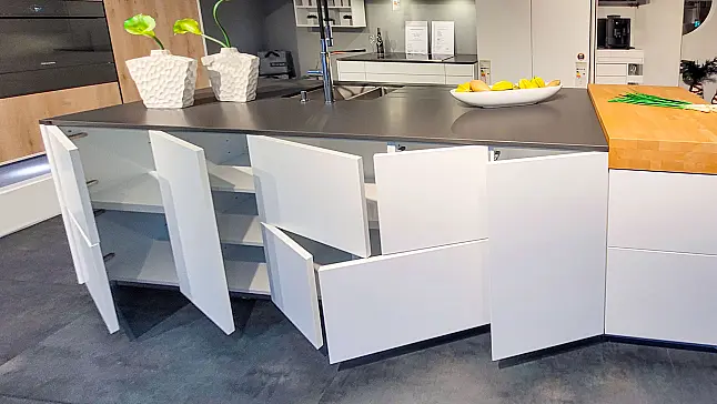 Moderne Design-L-Küche mit Insel
