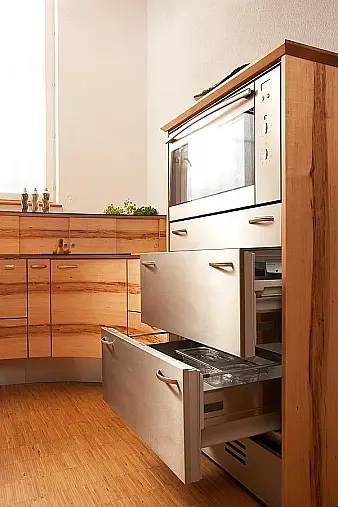 Runde Küche aus Holz individuell geplant. Lassen Sie Ihrer Kreativität freien Lauf.