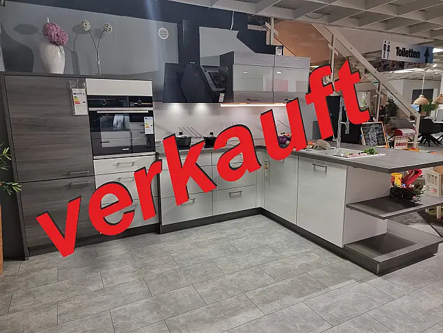 Abverkaufsküche H07 von Express Küchen Modell Plan Eiche Dekor weiß/grau