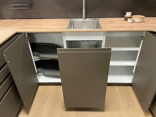 Musterküche Alea nur Holz und Wasser