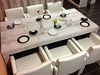 Massiver Holztisch