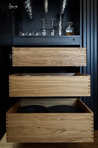 Designerküche Schwarzstahl massiv/Lamelle