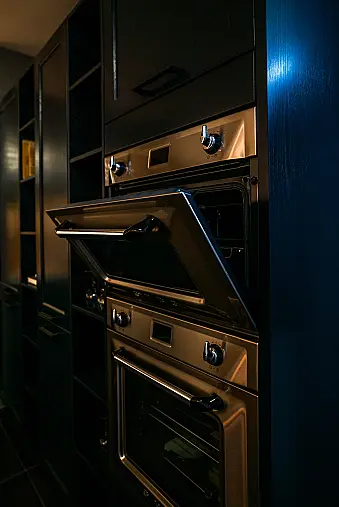 Moderne Landhausküche Systemat Esche lackiert Samtblau