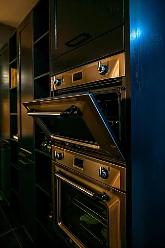 Moderne Landhausküche Systemat Esche lackiert Samtblau