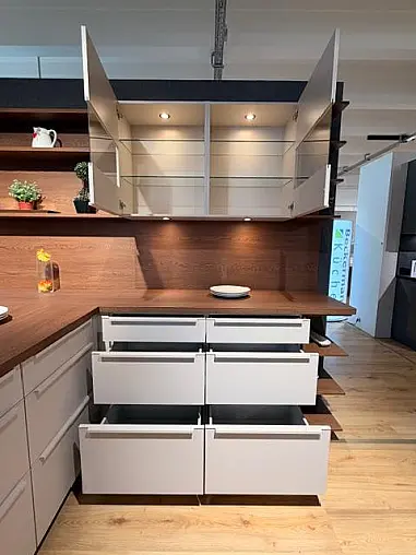 Eiche trifft Eleganz - moderne Wohnküche mit Charakter