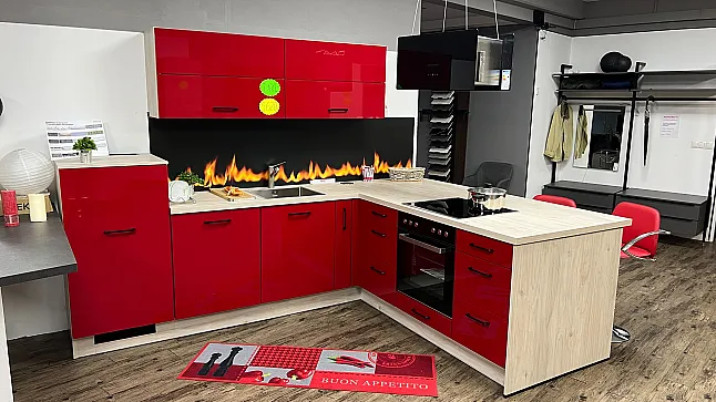 Sehr Merk schöne in moderne hochglänzende Ausstellungsküche von rote Pforzheim Küchen Küche: Impuls-Musterküche