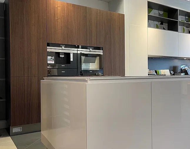 Grifflose Leicht Küche Walnuss (Nussbaum) + Weiß Fronten 45 Grad! - Thumbnail 2