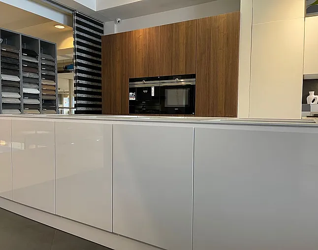 Grifflose Leicht Küche Walnuss (Nussbaum) + Weiß Fronten 45 Grad! - Thumbnail 5