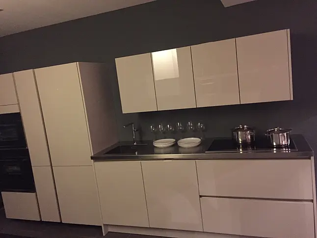Musterküche S2 sterlinggrau Hochglanz