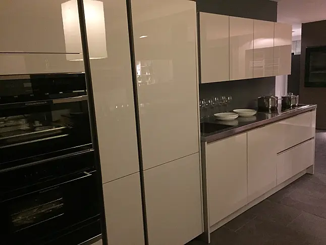 Musterküche S2 sterlinggrau Hochglanz