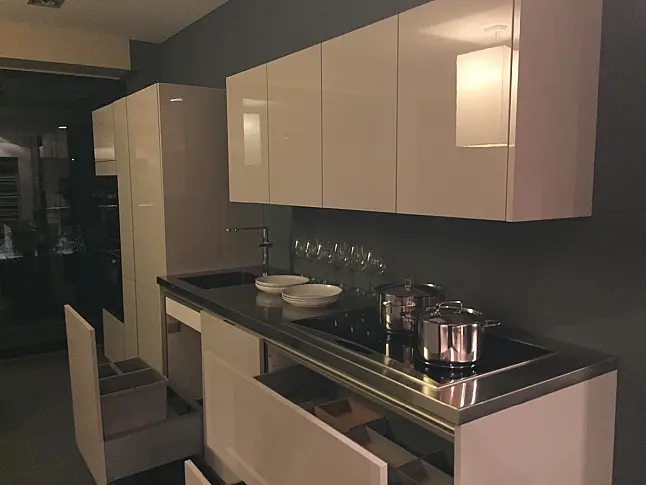 Musterküche S2 sterlinggrau Hochglanz