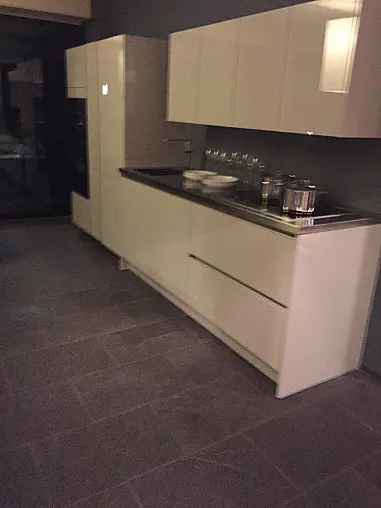 Musterküche S2 sterlinggrau Hochglanz