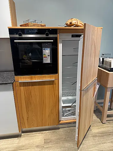 Harmonische Verbindung aus Kernbuche und Glas