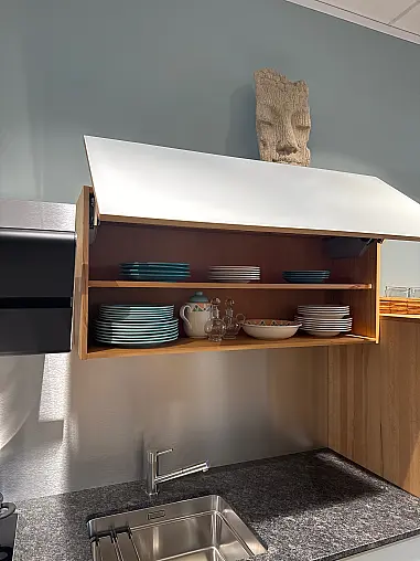 Harmonische Verbindung aus Kernbuche und Glas
