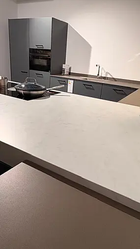 Dark Elegance - starke Kontraste, edle Materialien