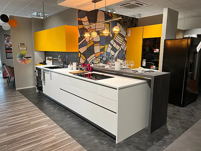 Moderne und frische Küche in Farbkombination mit Weinkühlschrank von AMICA und BORA PUXU2R /H- // Preis nochmals deutlich reduziert- Wir brauchen Platz!