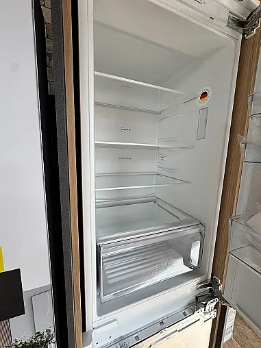 Häcker Systemat Musterküche inklusive hochwertiger Neff-Einbaugeräte