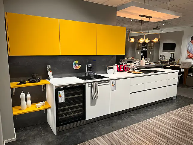 Moderne und frische Küche in Farbkombination mit Weinkühlschrank von AMICA und BORA PUXU2R /H- // Preis nochmals deutlich reduziert- Wir brauchen Platz!