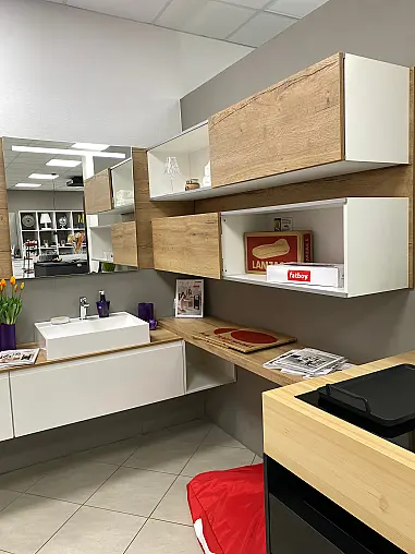 Musterbadezimmer in Eiche Sierra und weiß