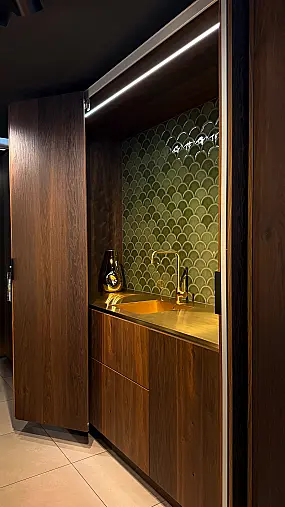 Eggersmann furnierte Echtholz Küche mit Messing Insel