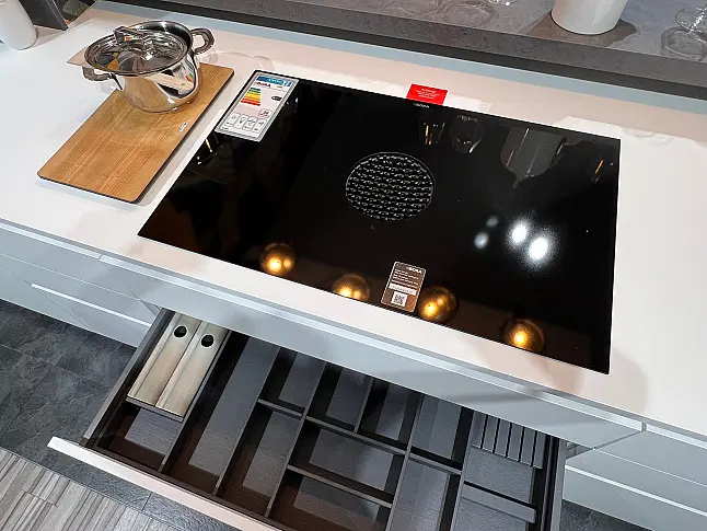Moderne und frische Küche in Farbkombination mit Weinkühlschrank von AMICA und BORA PUXU2R /H- // Preis nochmals deutlich reduziert- Wir brauchen Platz!