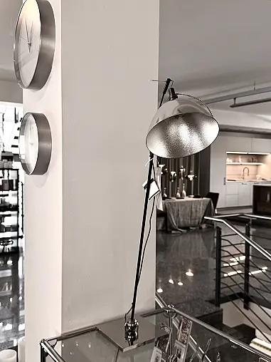 Designer-Stehleuchte mit elektronischem Dimmer