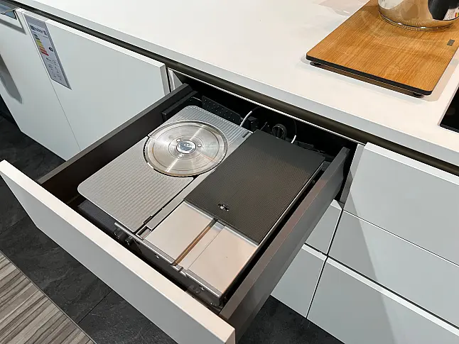 Moderne und frische Küche in Farbkombination mit Weinkühlschrank von AMICA und BORA PUXU2R /H- // Preis nochmals deutlich reduziert- Wir brauchen Platz!