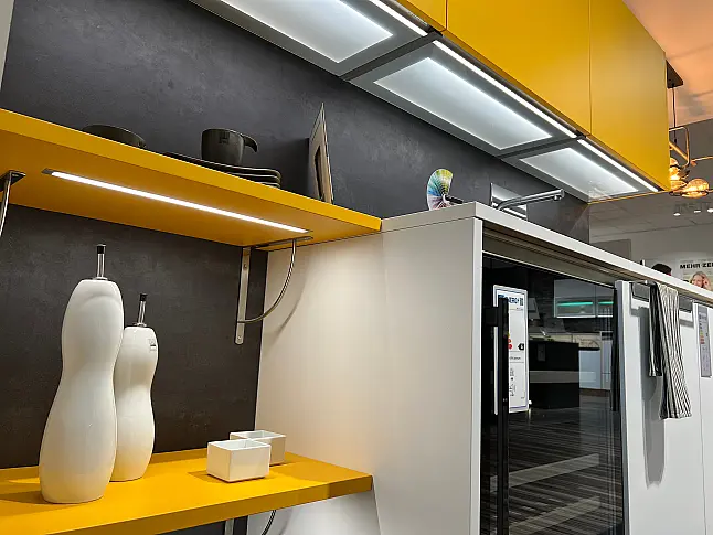 Moderne und frische Küche in Farbkombination mit Weinkühlschrank von AMICA und BORA PUXU2R /H- // Preis nochmals deutlich reduziert- Wir brauchen Platz!