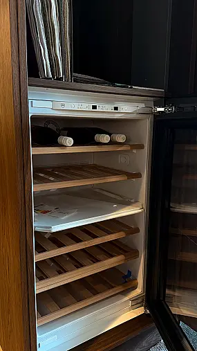 Eggersmann furnierte Echtholz Küche mit Messing Insel