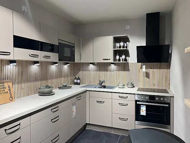 Impuls L-Küche IP3150 Cappuccino matt mit top Ausstatung und Geräten von AEG