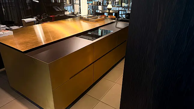 Eggersmann furnierte Echtholz Küche mit Messing Insel