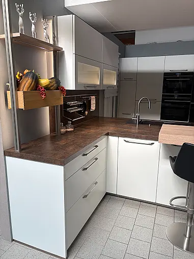 Sehr hochwertige Küche mit Theke