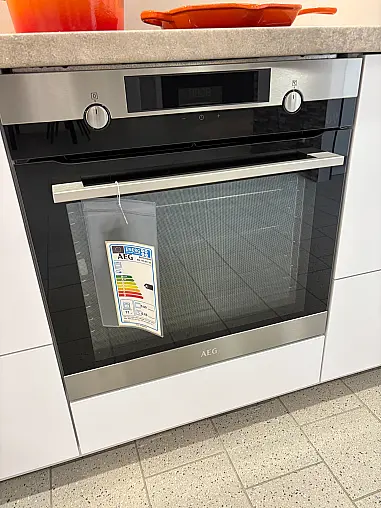 Zeitlose L-Küche in articweiß