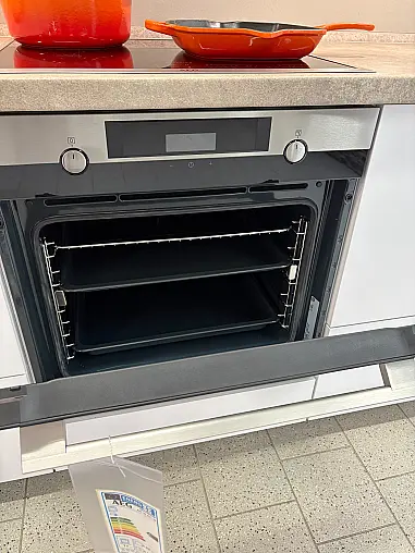 Zeitlose L-Küche in articweiß