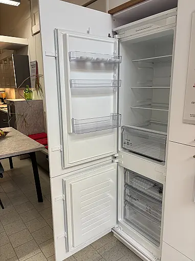 Zeitlose L-Küche in articweiß