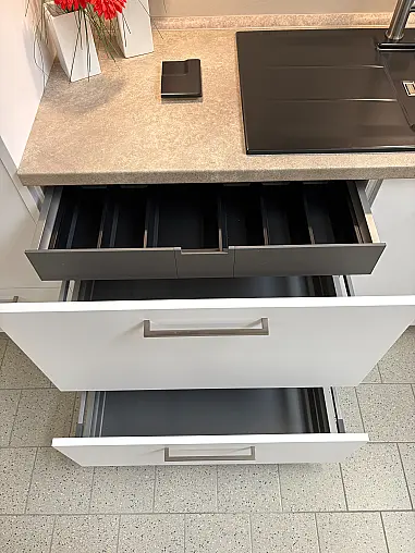 Zeitlose L-Küche in articweiß