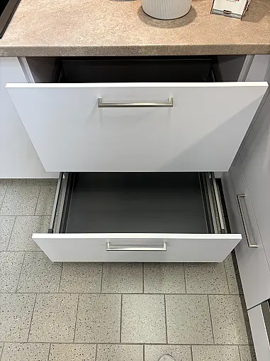 Zeitlose L-Küche in articweiß