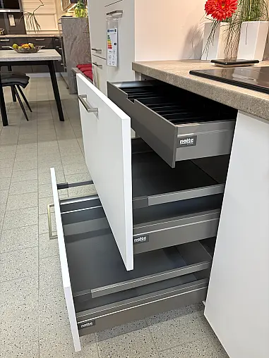 Zeitlose L-Küche in articweiß