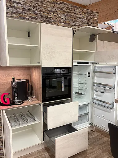 Moderne Küche mit Kücheninsel und Theke